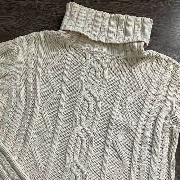 Ricki’s turtleneck sweater - Picture 2 of 3